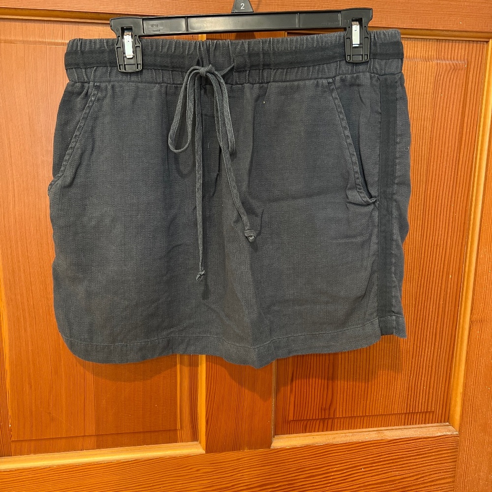 Navy skirt with pockets